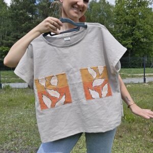 Lniany T-shirt z kieszeniami we wzory