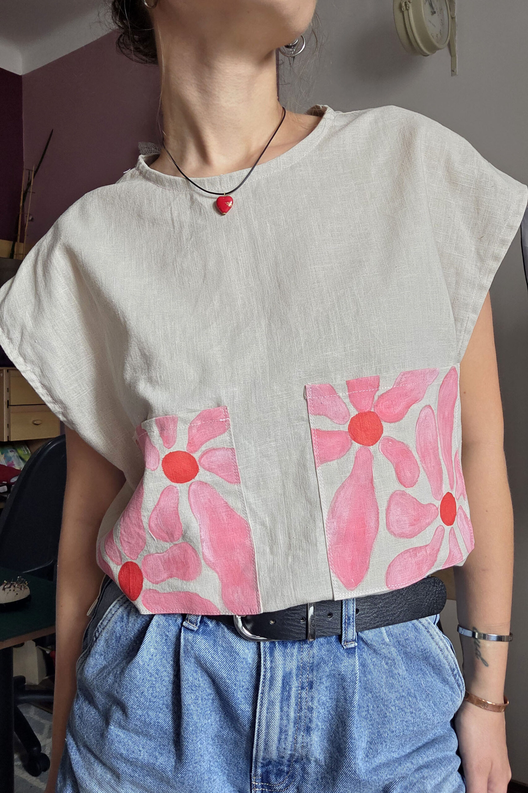 Lniana koszulka z kieszeniami - różowe kwiaty - obrazek 3