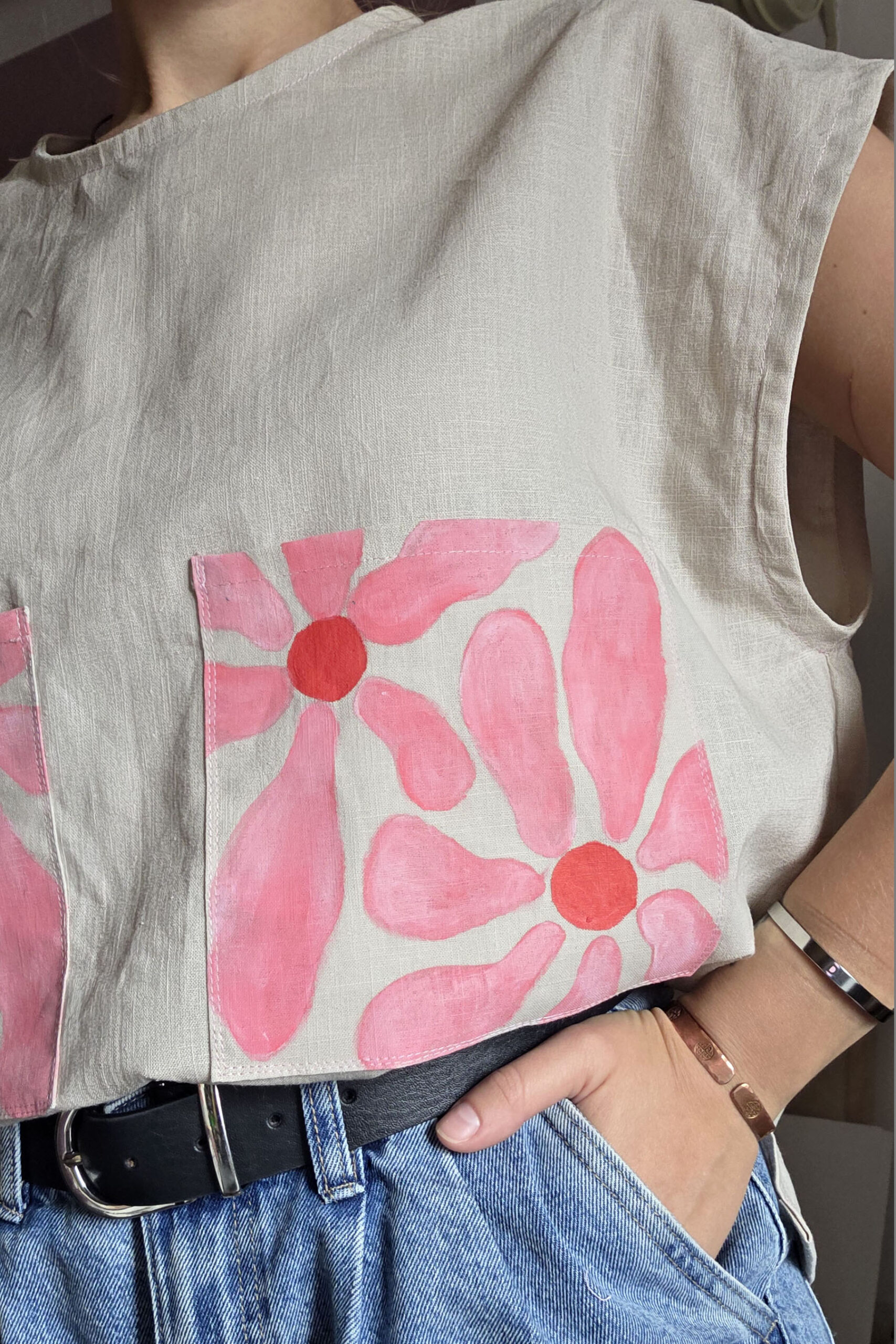 Lniana koszulka z kieszeniami - różowe kwiaty